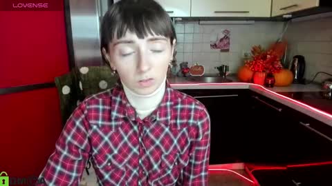 jessicaforris online show from November 17, 2025, 7:58 am