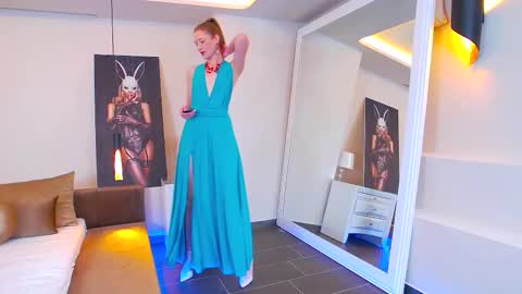 Snapshot of jessicagibson chatting on February 18, 2025, 11:55 am Jessica online show from February 18, 2025, 11:55 am