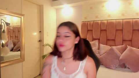 Snapshot of jessicamoonn chatting on May 19, 2026, 3:24 am Jessica online show from May 19, 2026, 3:24 am