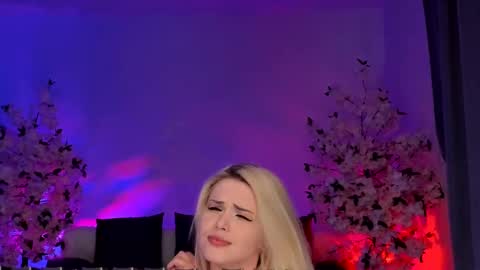 Snapshot of jessiccaburns chatting on January 22, 2025, 11:10 pm Gloria online show from January 22, 2025, 11:10 pm