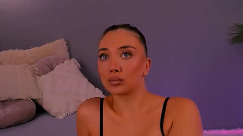 jessiellle online show from September 28, 2025, 2:22 pm