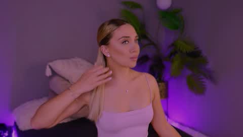 jessiellle online show from November 7, 2025, 8:20 pm