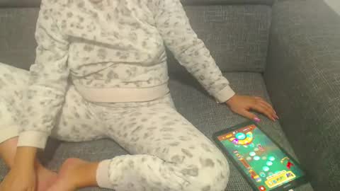 jessiestar3 online show from February 12, 2025, 12:05 am