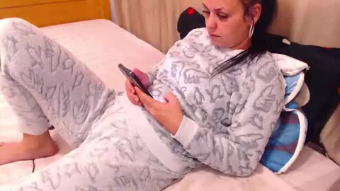 Snapshot of jessiestar3 chatting on April 21, 2026, 6:09 am jessiestar3 online show from April 21, 2026, 6:09 am