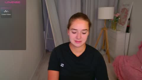 Jessi online show from April 15, 2026, 2:02 pm