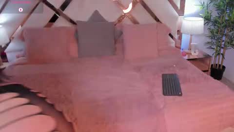 Snapshot of jessiica_stonne2 chatting on March 6, 2025, 6:41 am JESSICA STONNE online show from March 6, 2025, 6:41 am