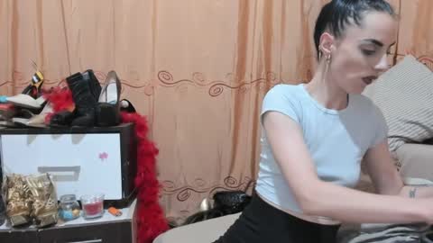Snapshot of jessylonghair chatting on June 18, 2026, 11:20 pm Jessylonghair online show from June 18, 2026, 11:20 pm