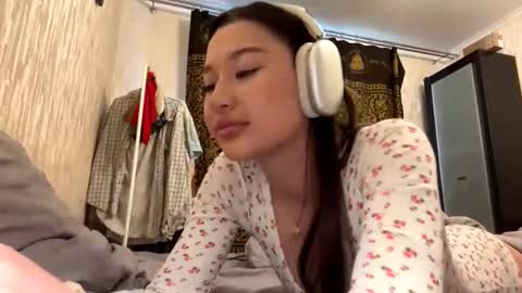 Lynn online show from October 19, 2025, 7:53 am