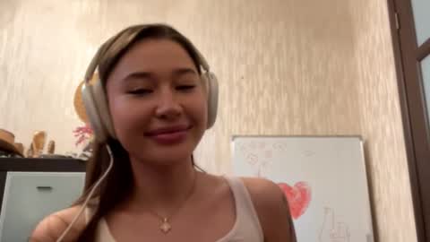 Lynn online show from October 20, 2025, 8:26 am