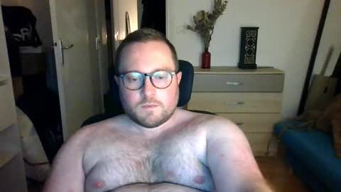 jeuneloup92 online show from December 2, 2025, 4:57 pm