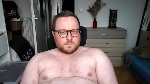 jeuneloup92 online show from February 13, 2026, 4:14 pm