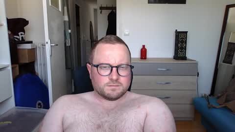 jeuneloup92 online show from June 14, 2026, 11:12 am