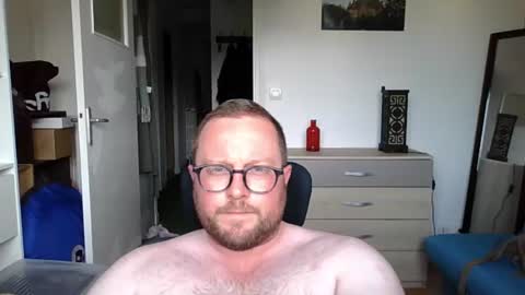 jeuneloup92 online show from June 22, 2026, 5:10 pm