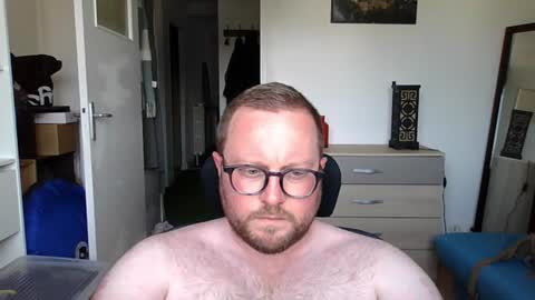 jeuneloup92 online show from June 23, 2026, 3:54 pm