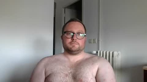 jeuneloup92 online show from June 30, 2026, 4:19 pm