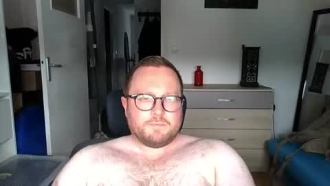 jeuneloup92 online show from July 2, 2026, 4:02 pm