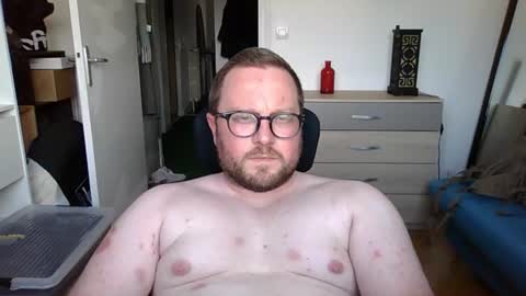 jeuneloup92 online show from July 9, 2026, 4:00 pm