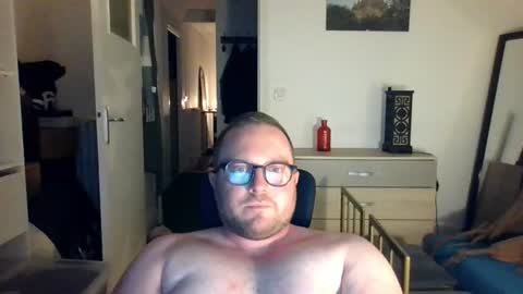 jeuneloup92 online show from July 17, 2026, 12:17 am
