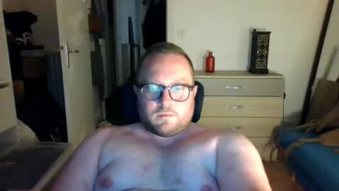 jeuneloup92 online show from July 18, 2026, 10:02 pm