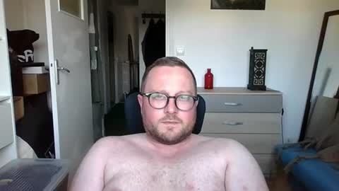 jeuneloup92 online show from July 20, 2026, 5:04 pm