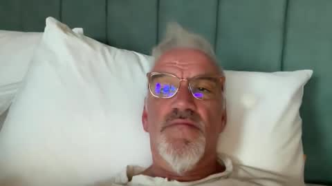 jewlronny online show from October 12, 2025, 4:44 am