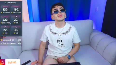 Snapshot of jey_keler chatting on October 29, 2025, 9:44 am jey keler online show from October 29, 2025, 9:44 am