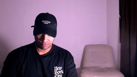 En moreno online show from December 3, 2025, 12:03 pm