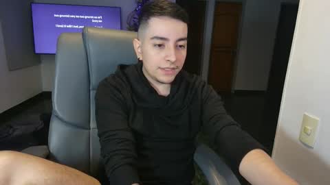 Jhoan Saenz online show from November 19, 2025, 2:22 am