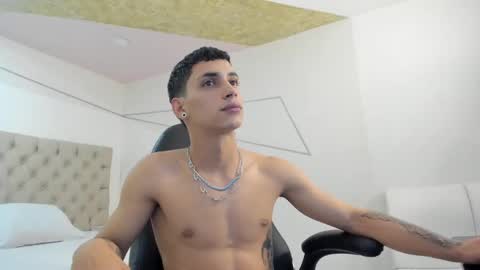 jhoanleandro online show from September 17, 2025, 4:47 am