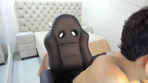 jhoanleandro online show from October 28, 2025, 4:49 am