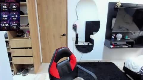 jhonaldsw online show from October 6, 2025, 1:19 pm