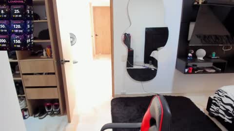 jhonaldsw online show from October 7, 2025, 2:03 pm