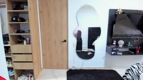 jhonaldsw online show from October 19, 2025, 1:23 pm