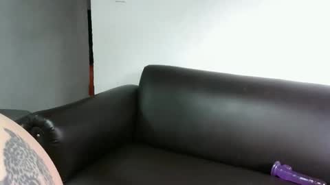 jhonanjessy online show from April 21, 2026, 8:23 pm