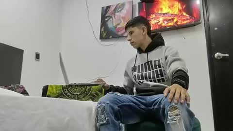 jhon online show from January 19, 2025, 2:57 am