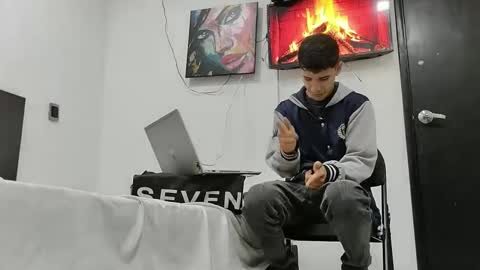 jhon online show from February 22, 2025, 3:47 pm