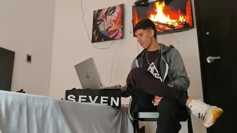 jhon online show from February 23, 2025, 3:40 pm