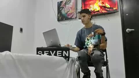 jhon online show from February 26, 2025, 7:38 pm