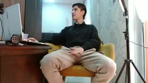 jhon online show from September 30, 2025, 4:45 pm