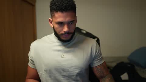   IG jhony serna  IG Personal jonathanserna88 online show from January 1, 2025, 8:02 am