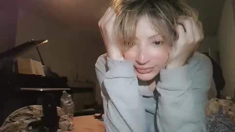 Snapshot of jhopeftw chatting on October 8, 2025, 12:19 am Anya online show from October 8, 2025, 12:19 am