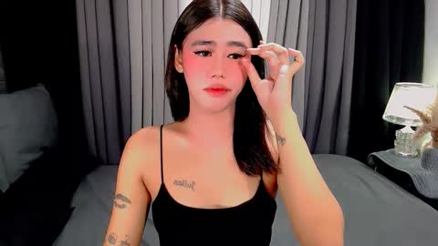 jhuliana_and_charles_room online show from November 17, 2025, 4:29 am