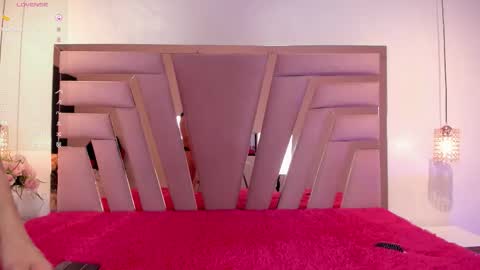 Jiggly online show from November 12, 2025, 11:03 pm