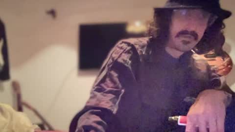 Snapshot of jiggz1986 chatting on April 19, 2026, 11:29 pm Jigz1986 online show from April 19, 2026, 11:29 pm