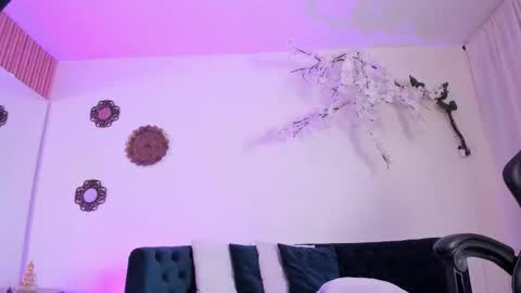 Jimena Adams online show from February 9, 2026, 7:07 pm