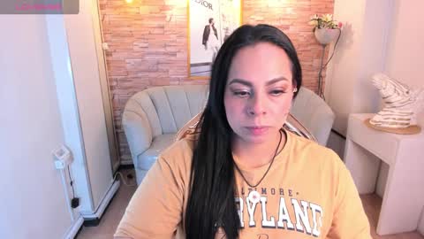 jimena  online show from December 17, 2024, 3:17 am