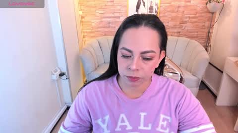 jimena  online show from December 19, 2024, 3:18 am