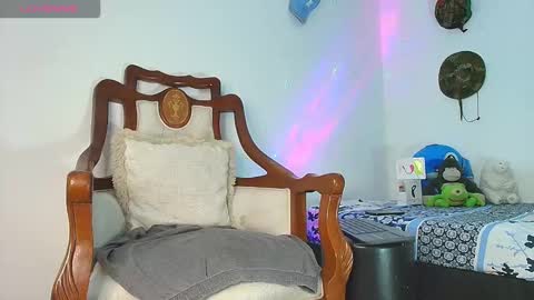 Jimm  Independent Model  online show from October 27, 2025, 1:48 pm