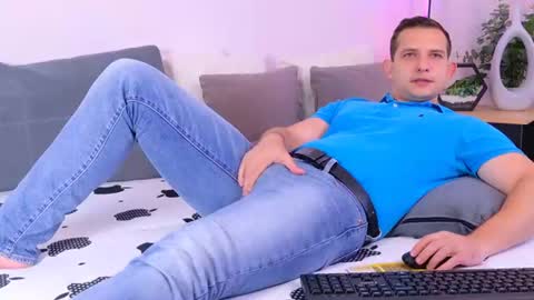 Snapshot of jimmy_doss chatting on July 19, 2026, 7:23 am Jimmy online show from July 19, 2026, 7:23 am