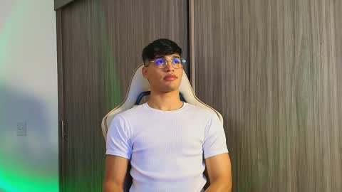 Snapshot of jimmy_leeh_ chatting on December 2, 2025, 4:40 am Jimmy Leeh online show from December 2, 2025, 4:40 am